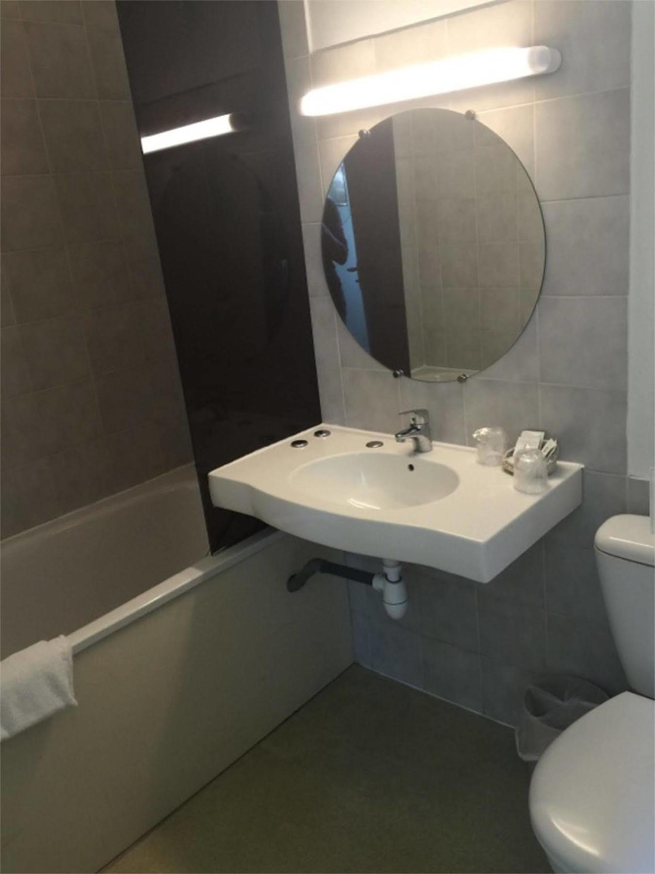 Hotel Entre 2 Mers Proche Bordeaux Carbon-Blanc Extérieur photo